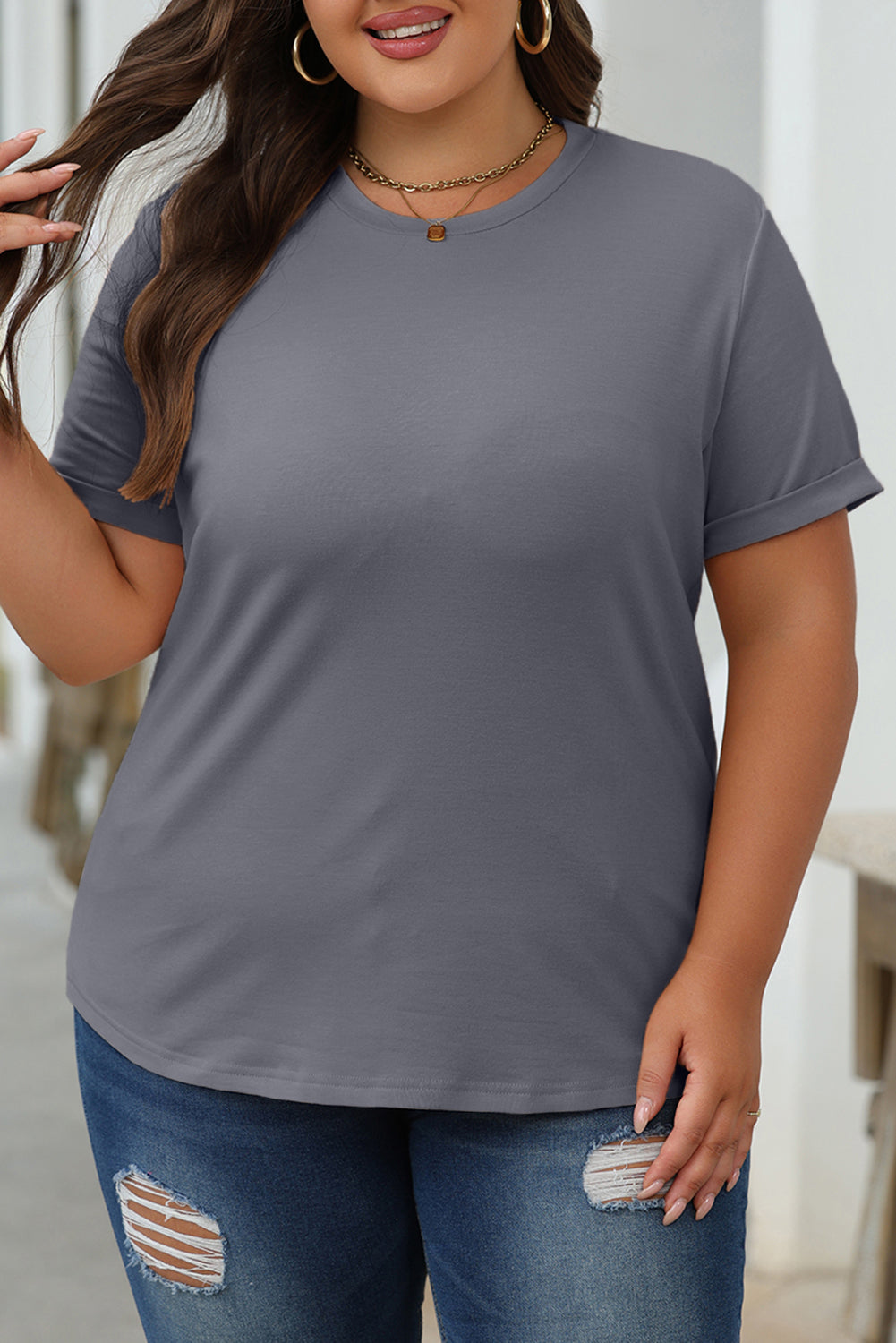 Camiseta gris de duelo con cuello redondo