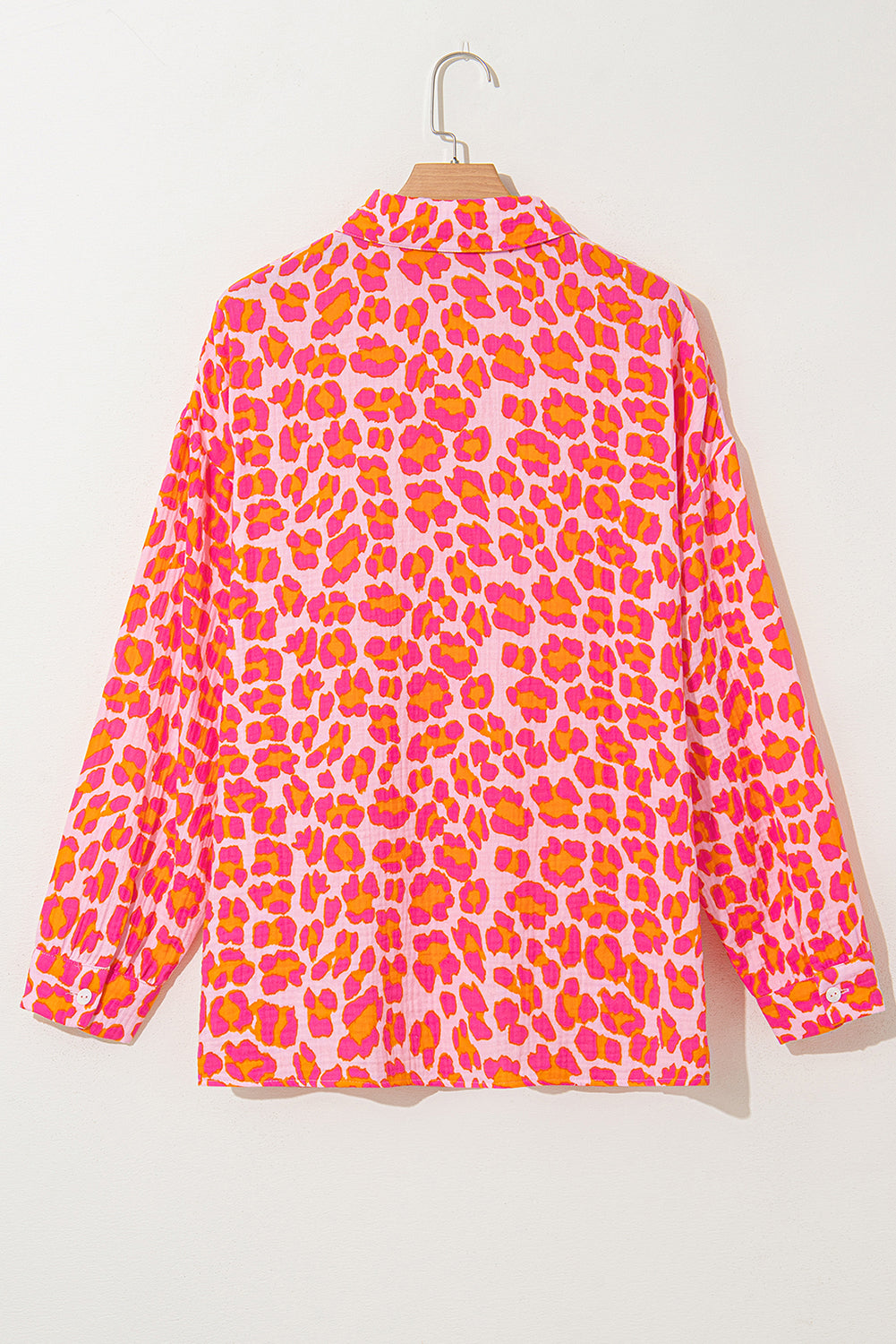 Gran camisa con estampado de leopardo rosa en bote