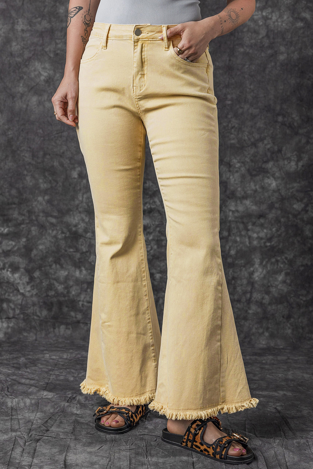 Khaki flared jeans with raw edges, medium size