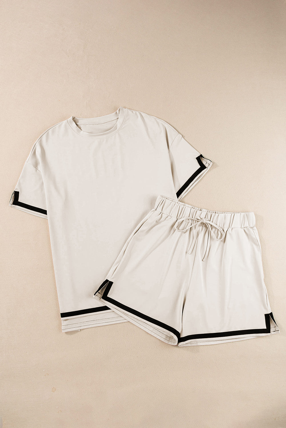 Aprikosenkontrastverkleidung T -Shirt und Shorts Set