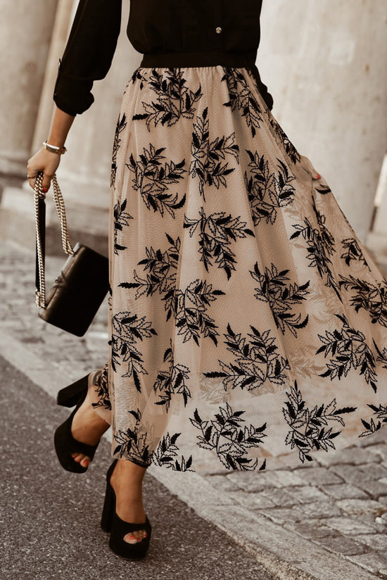 Long waist skirt embroidered with apricot floral leaves *