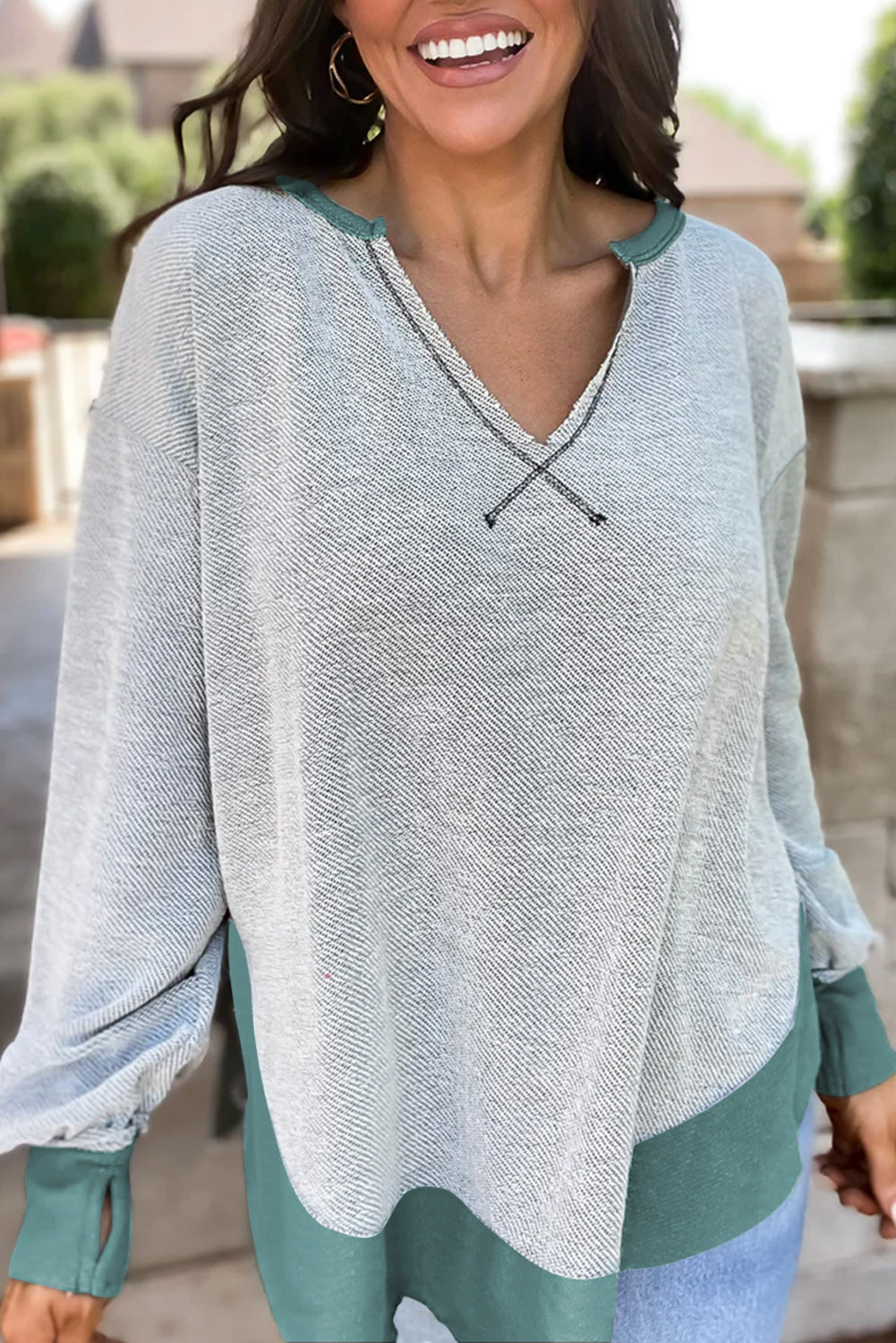 Green Laurel Green Sweet-Shirt and Contrasted edges with visible seams