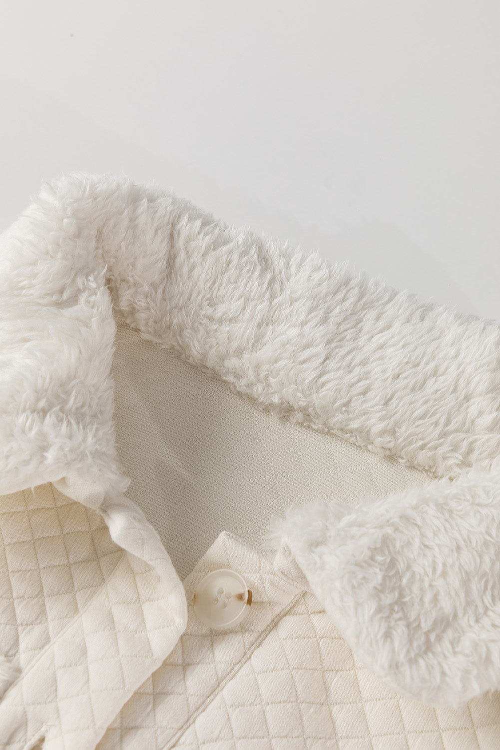 Couleur unie blanche Couleur matelassée Sherpa Patchwork Bouton vers le haut