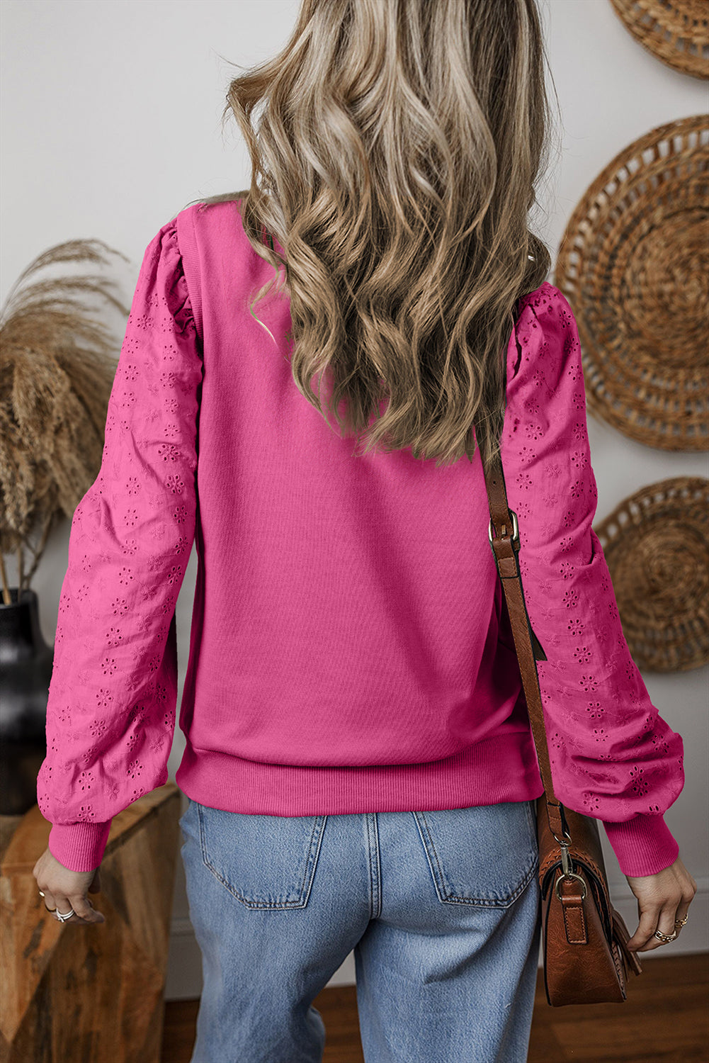 Hellrosa strukturiertes Patchwork rundes Nacken -Sweatshirt