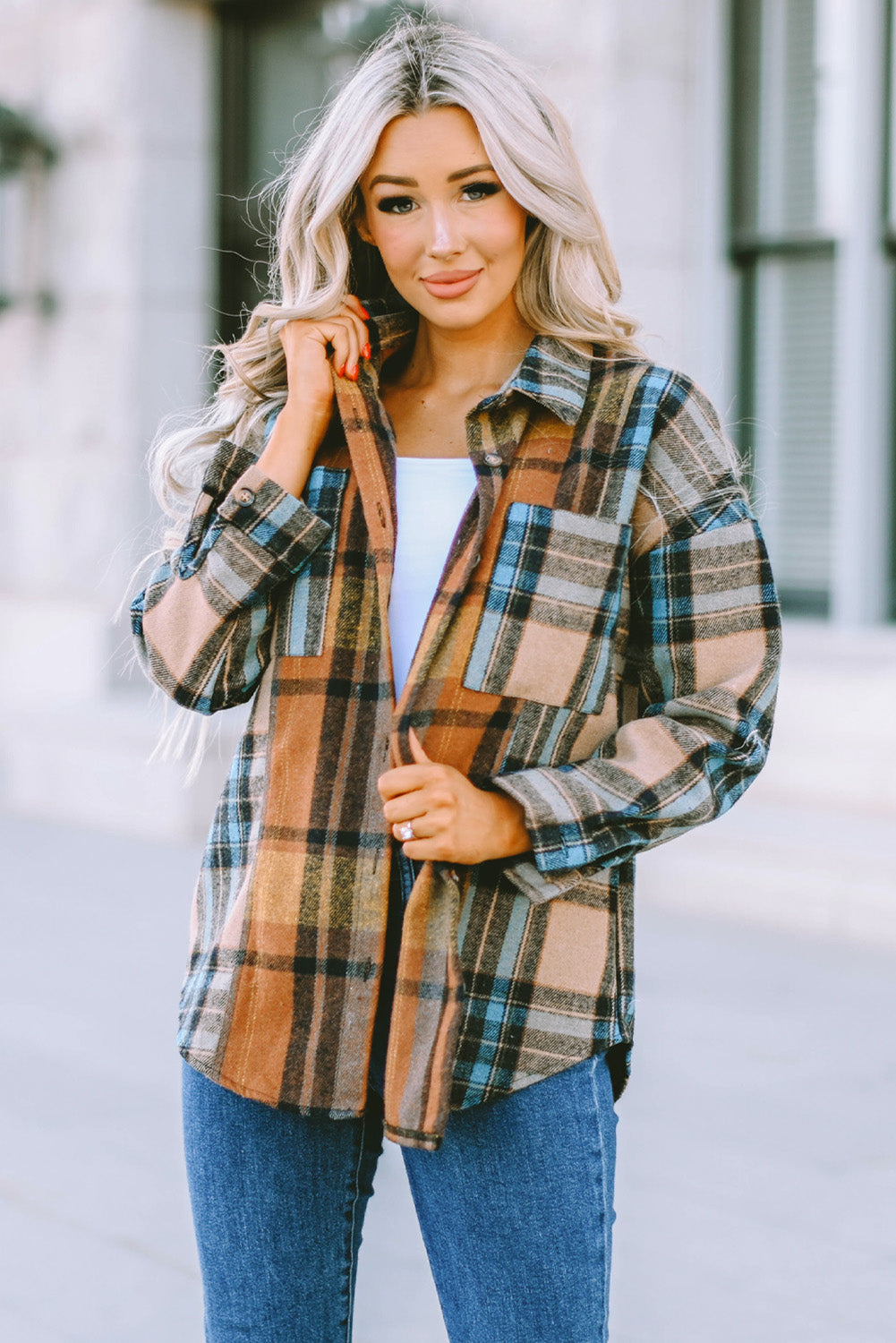 Chemise boutonnée à carreaux marron avec poches