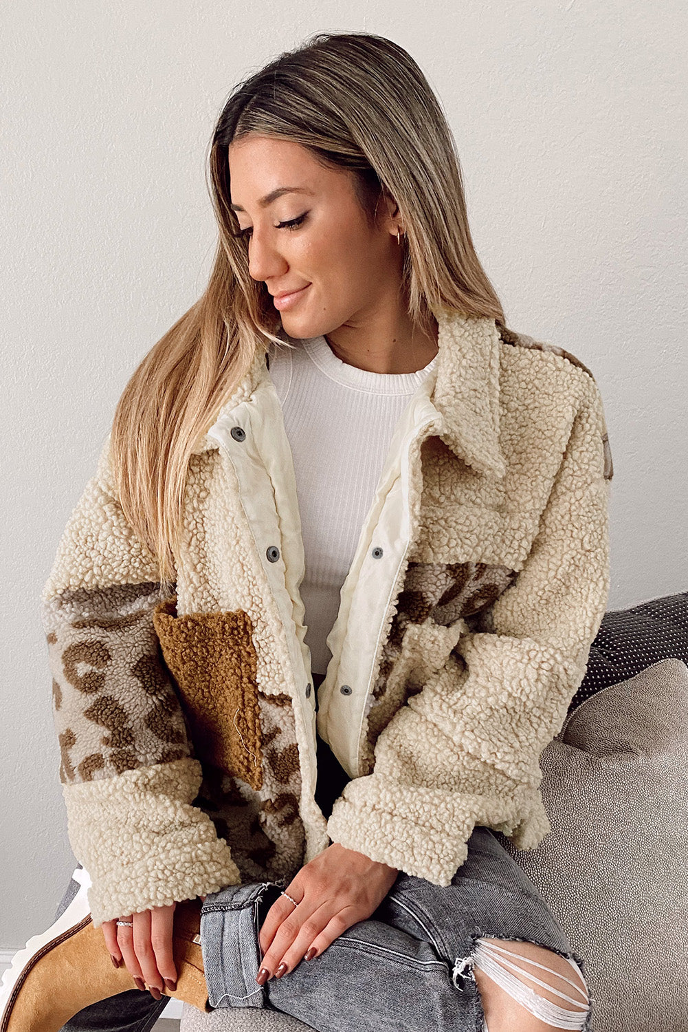 Pulsanti a scatto per patch leopard beige giacca sherpa