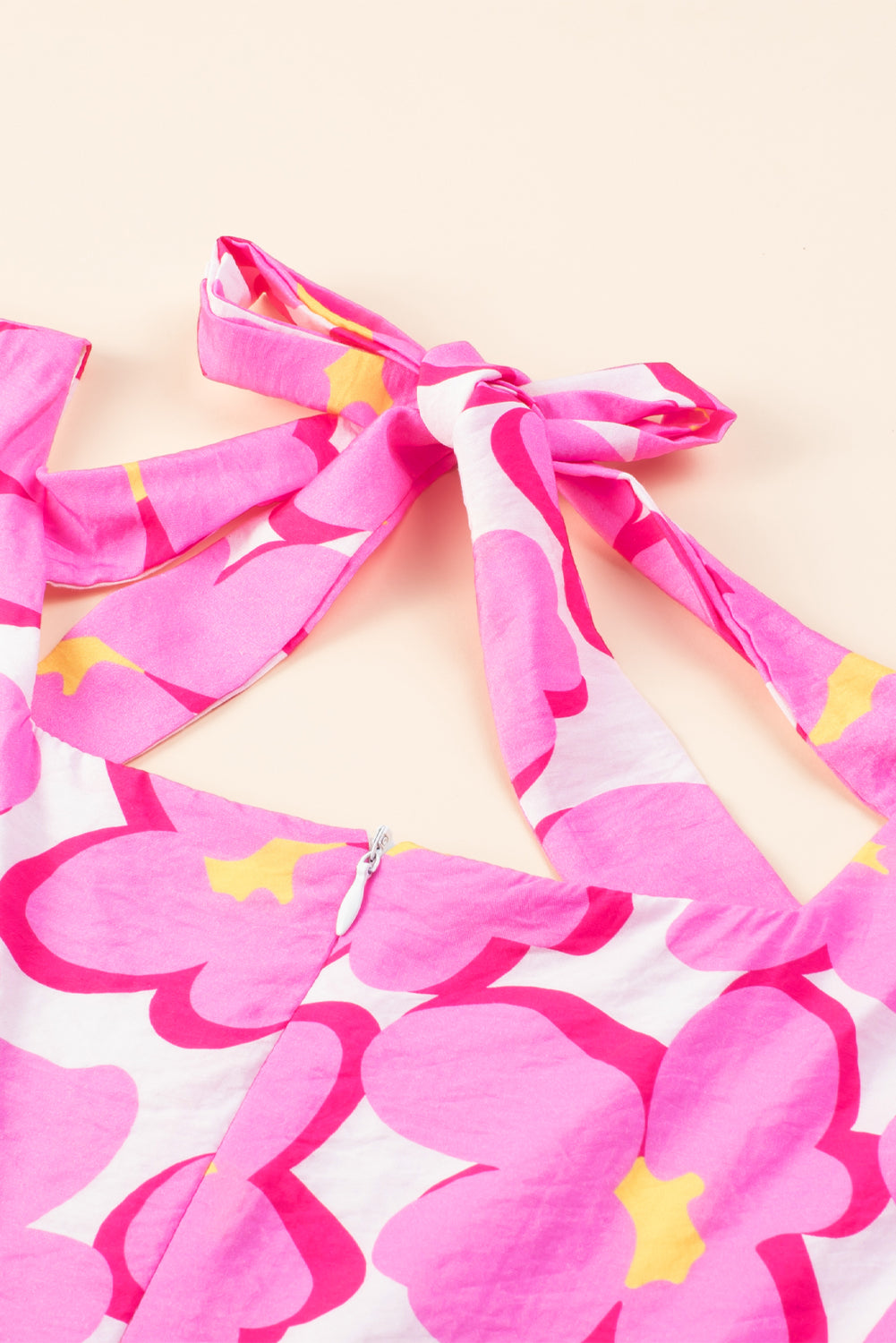 Vestido de estampado floral rosa fluido, cuello cuadrado, cintura de imperio