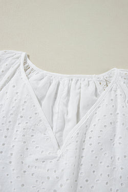 White blouse with puffy sleeves and V -collar embroidered with eyelets