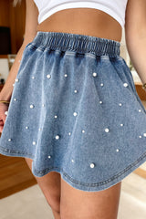 Jupe-short mini en denim bleu  ornée de perles