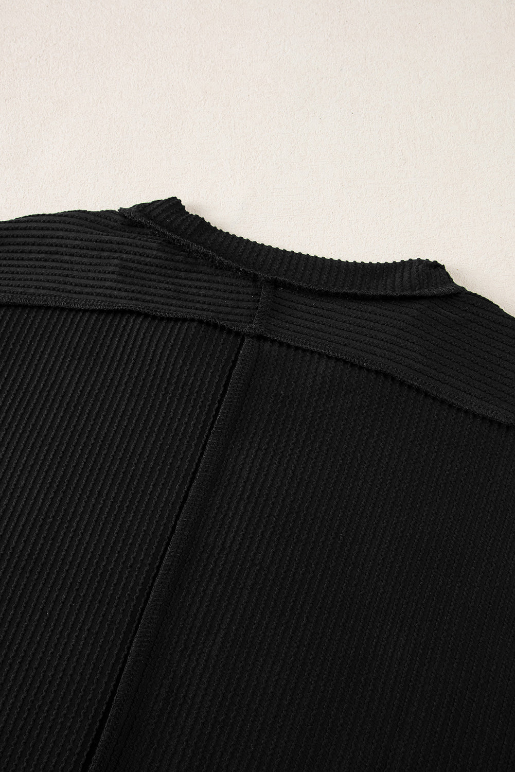 T-shirt noir en tricot texturé *