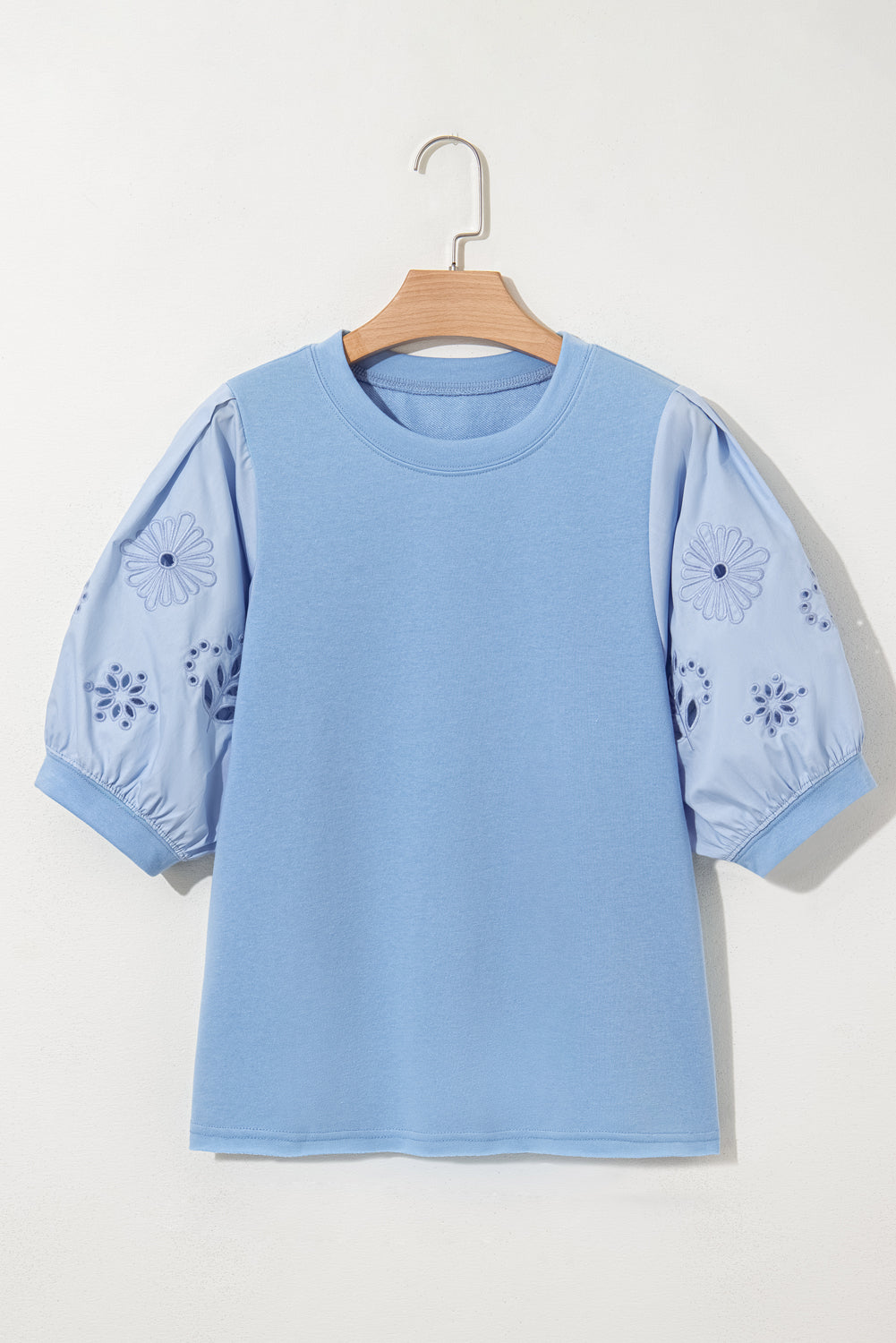 Women's blouse embroidered with puffy sleeves *