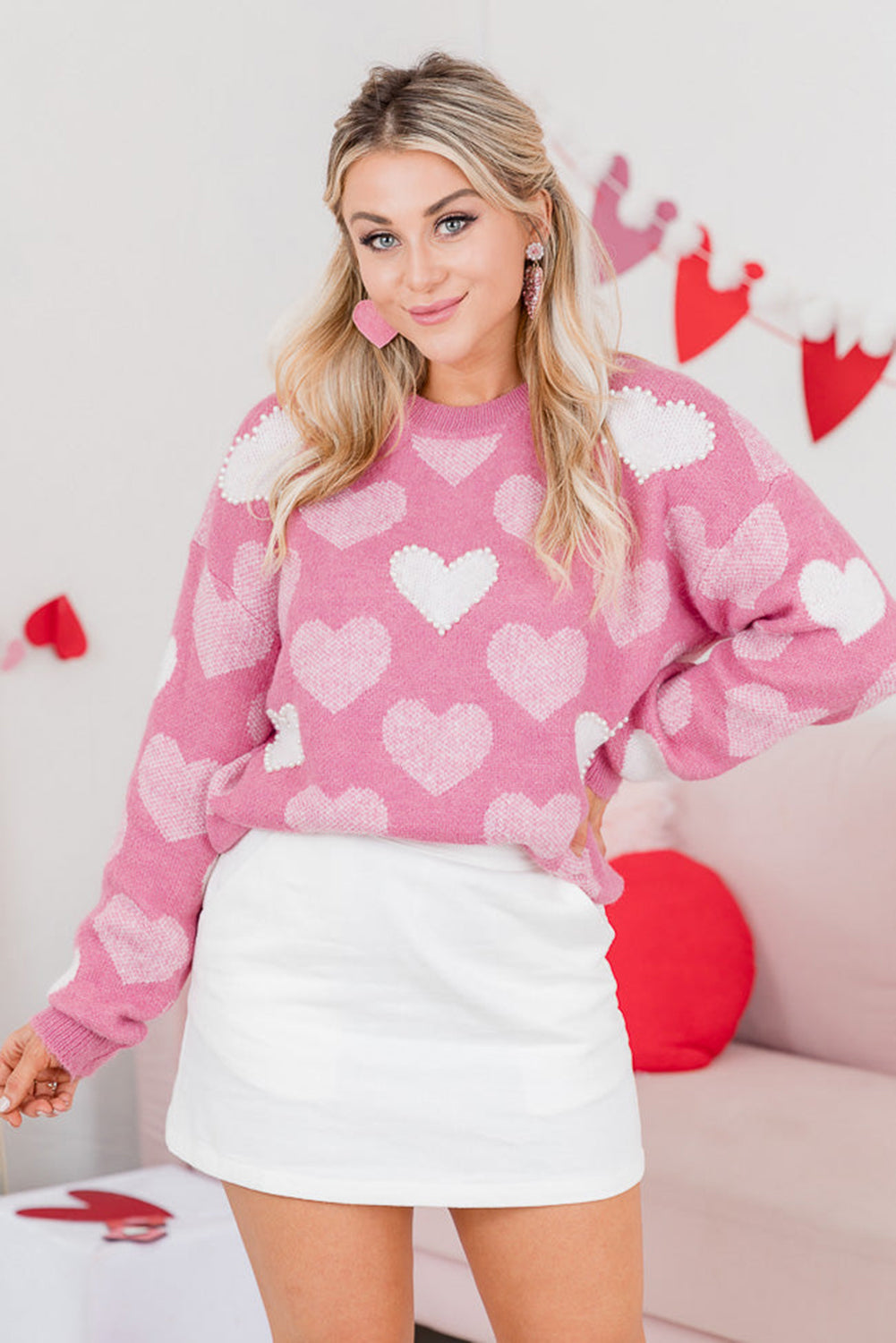 Pull rose à col rond et imprimé cœur perlé pour la Saint-Valentin