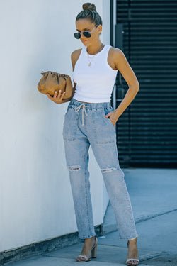 Denim jogging pants with round pockets in blue sky distress