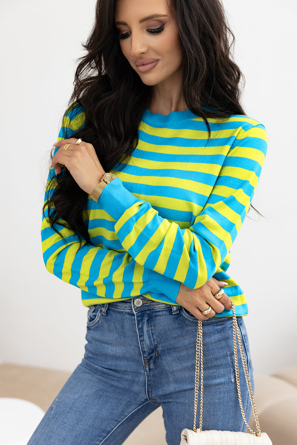 Striped spray with striped and round -collar with drooping green