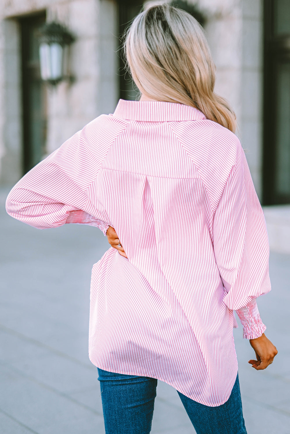 Chemise boyfriend rayée rose à revers et smocks avec poche