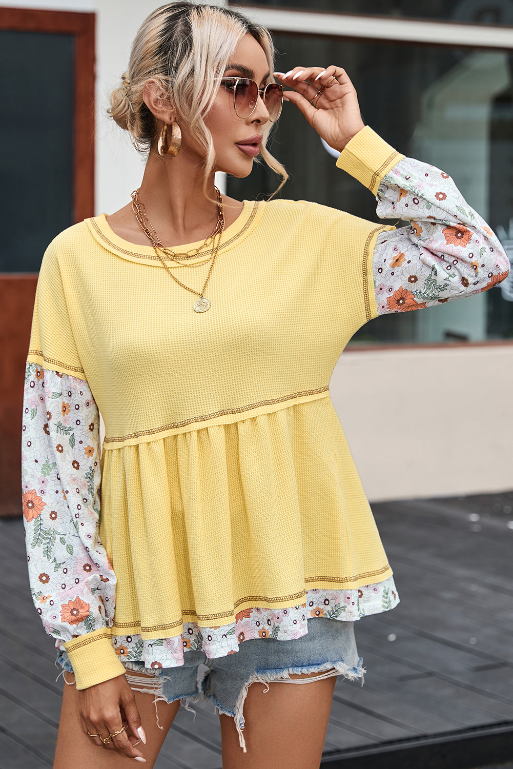 Blouse babydoll à la gaufre à la plaquette florale jaune