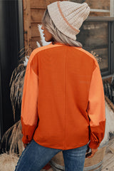 Camiseta de interruptor Henley con rayas expuestas y costuras, collar doblado, mangas hinchadas