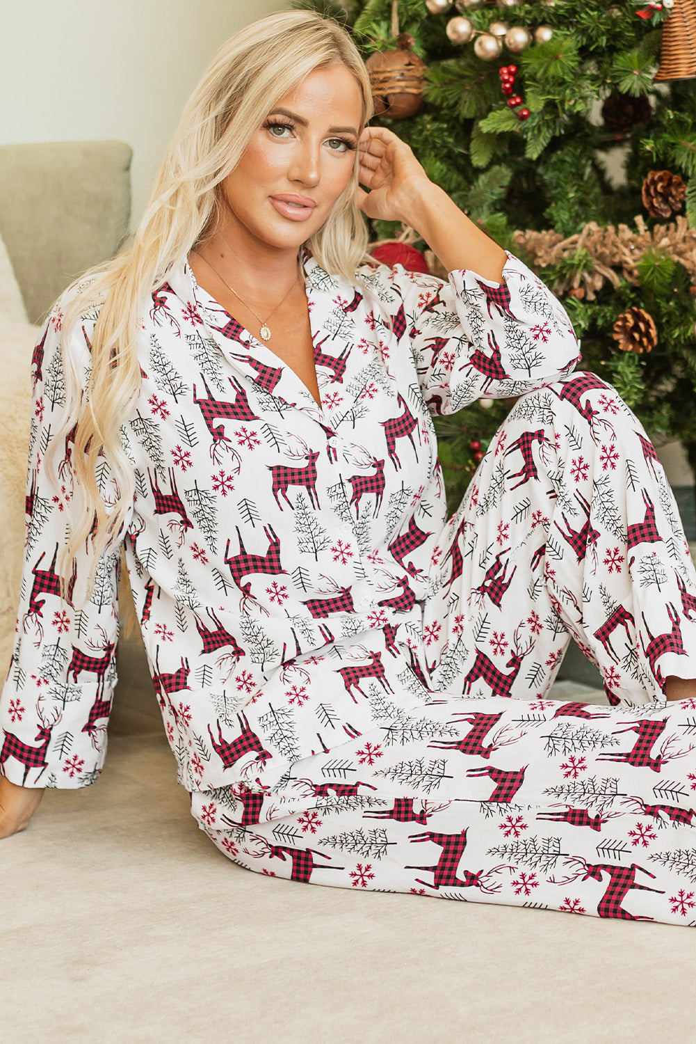 Ensemble pyjama chemise et pantalon imprimés de Noël blancs-A WOMAN WE LOVE