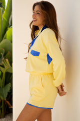 Tenue 2 pièces avec pull et short à demi-boutons en patchwork de blocs de couleur jaune