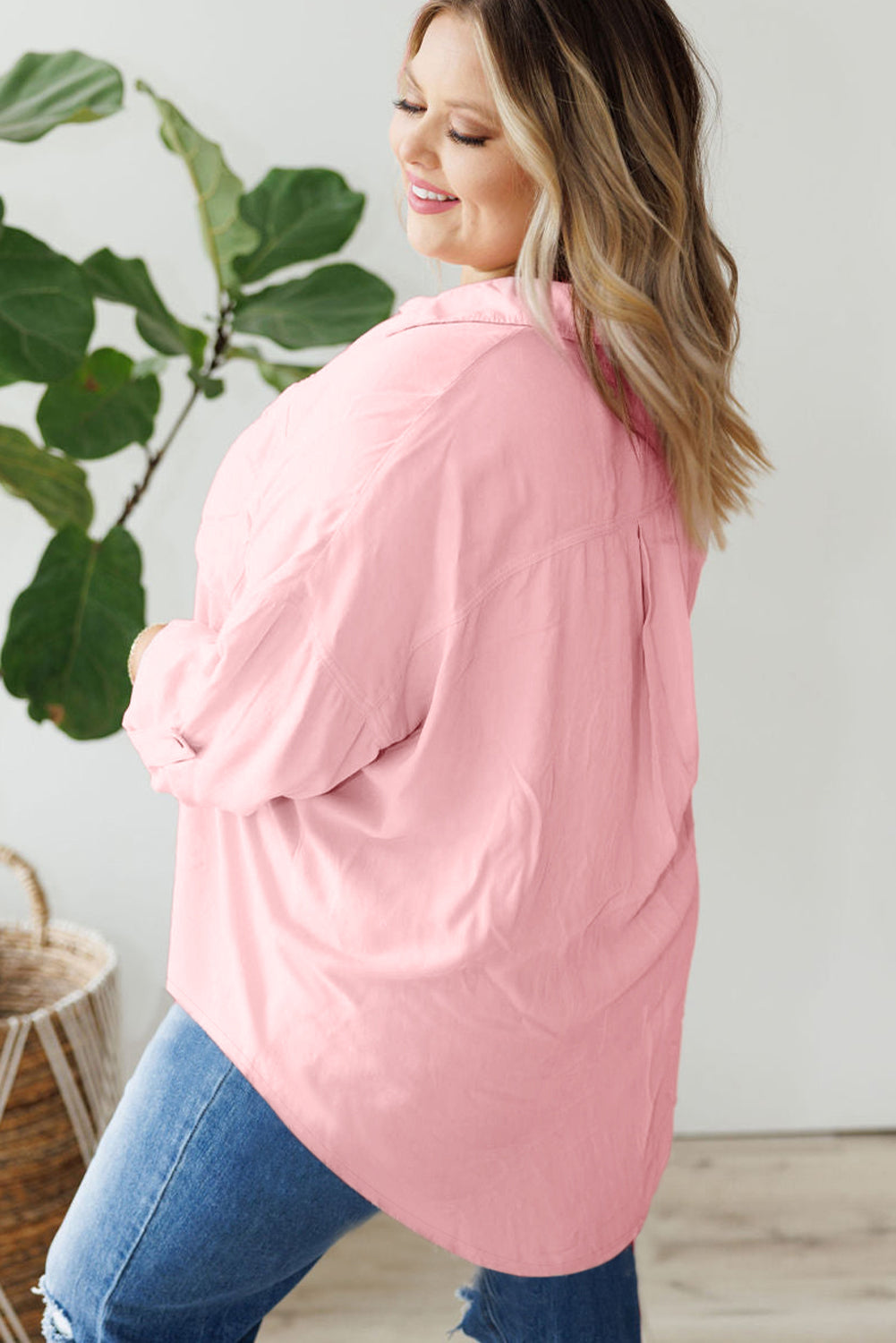 Scheda a tasca tasca a tasca rosa con abbottonatura plus size