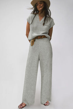 Ensemble pull gris tricoté à col en V et pantalon décontracté