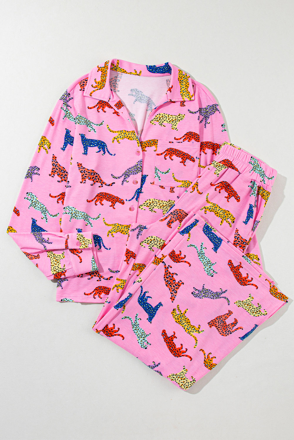 Ensemble pyjama chemise et pantalon rose à imprimé guépard-A WOMAN WE LOVE