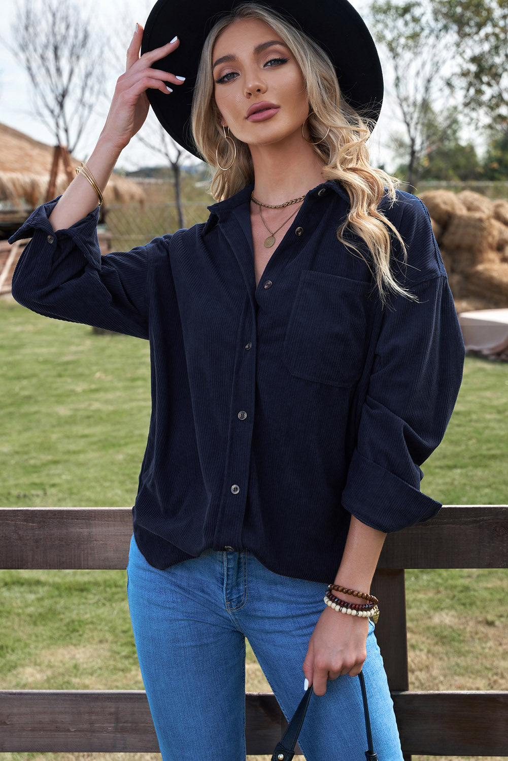 Chemise à poche boutonnée en velours côtelé bleu foncé-A WOMAN WE LOVE