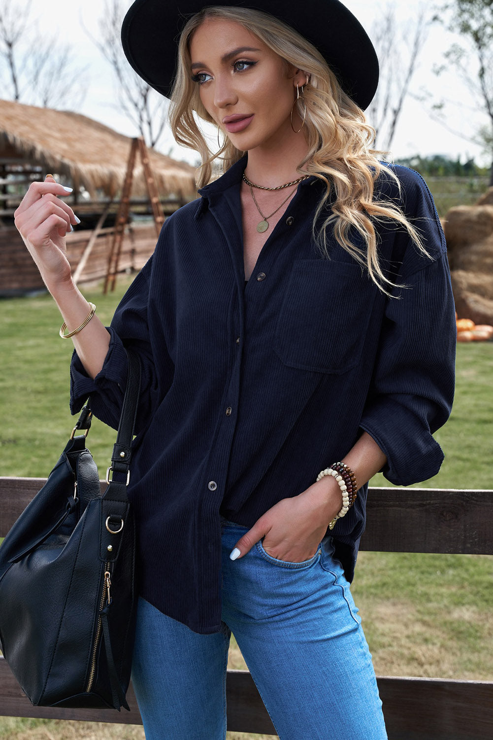 Chemise à poche boutonnée en velours côtelé bleu foncé-A WOMAN WE LOVE