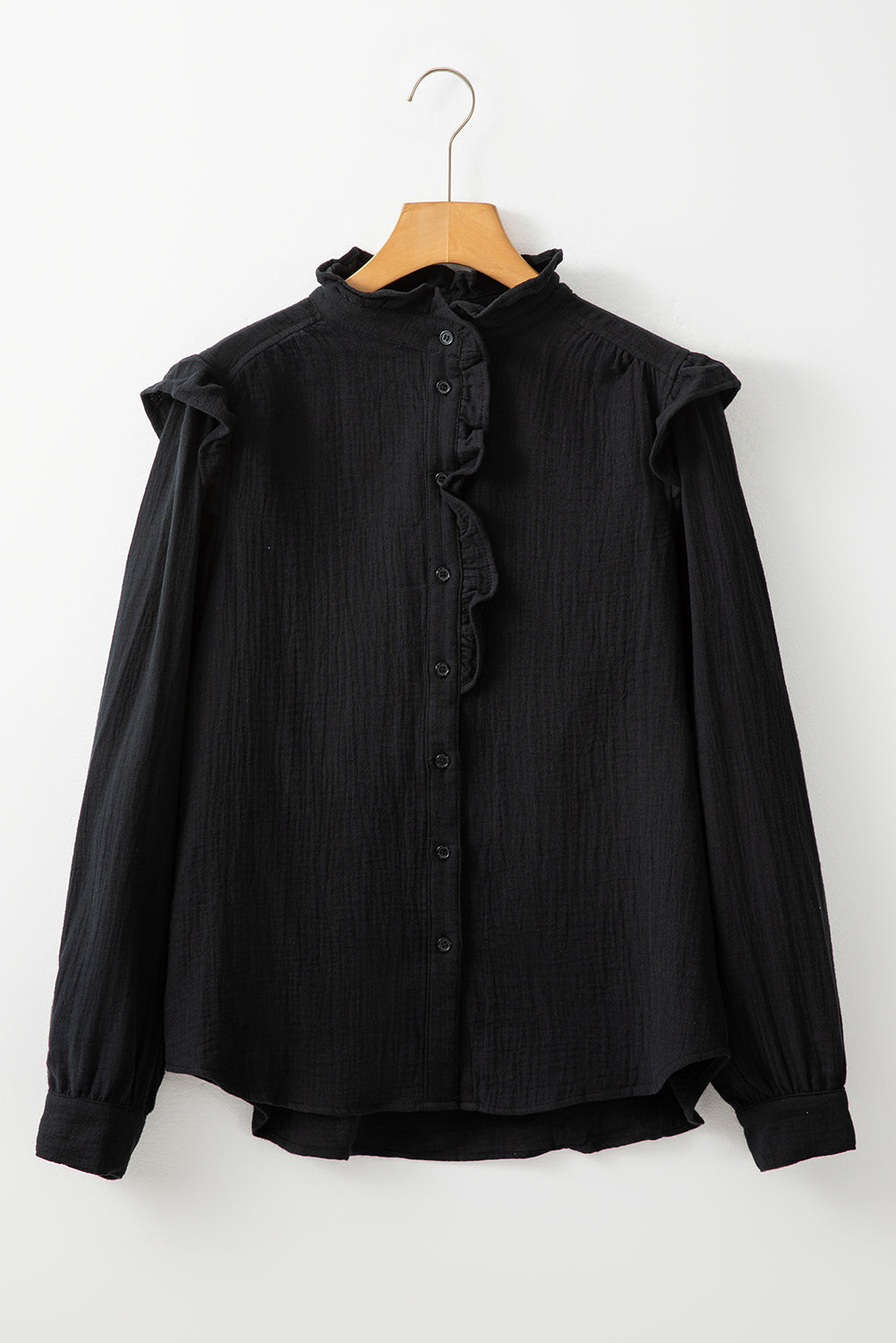 Chemise ample boutonnée noire à bordures texturées et à volants-A WOMAN WE LOVE