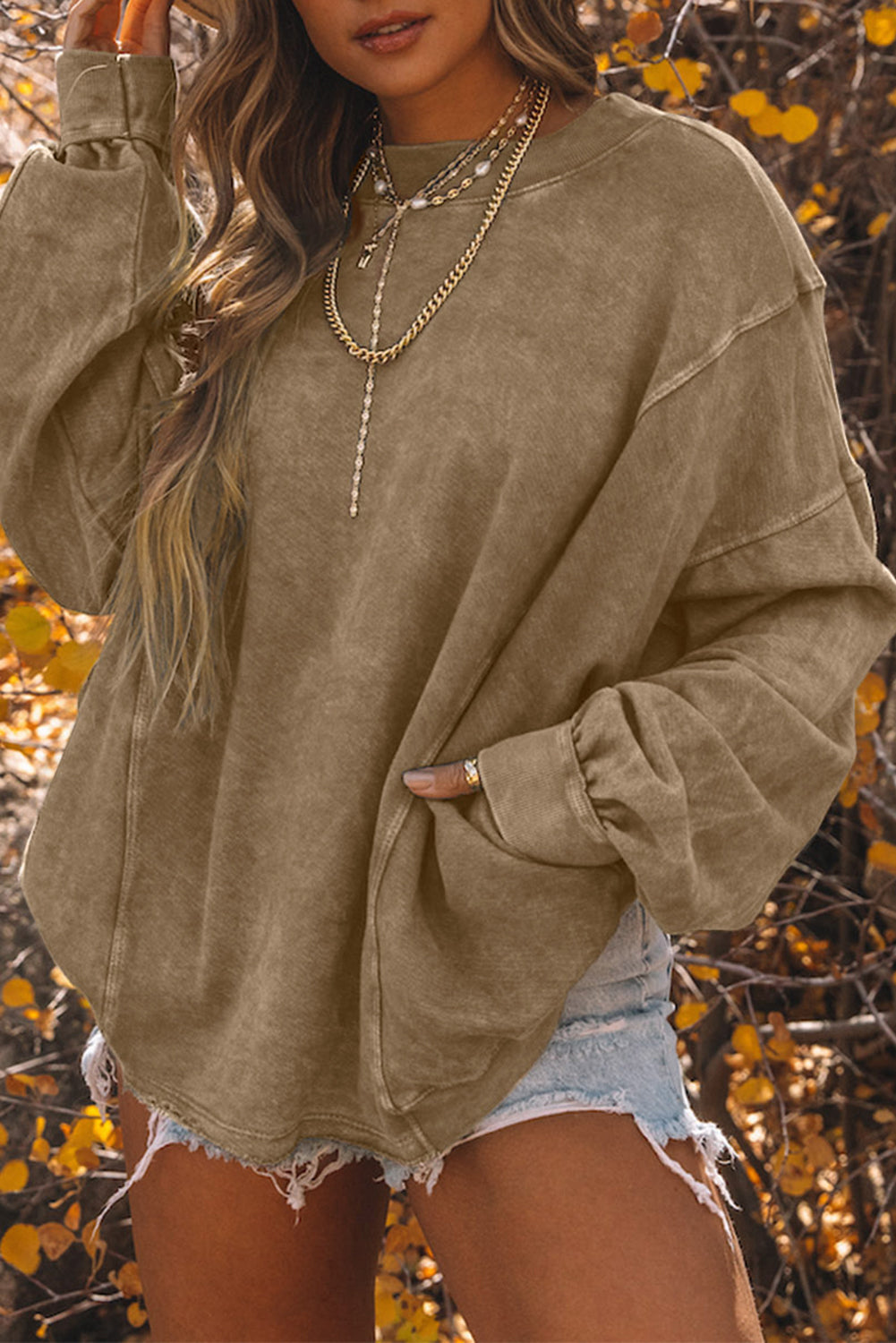 Sudadera de color caqui de gran tamaño con estiramiento retorcido y espalda abierta