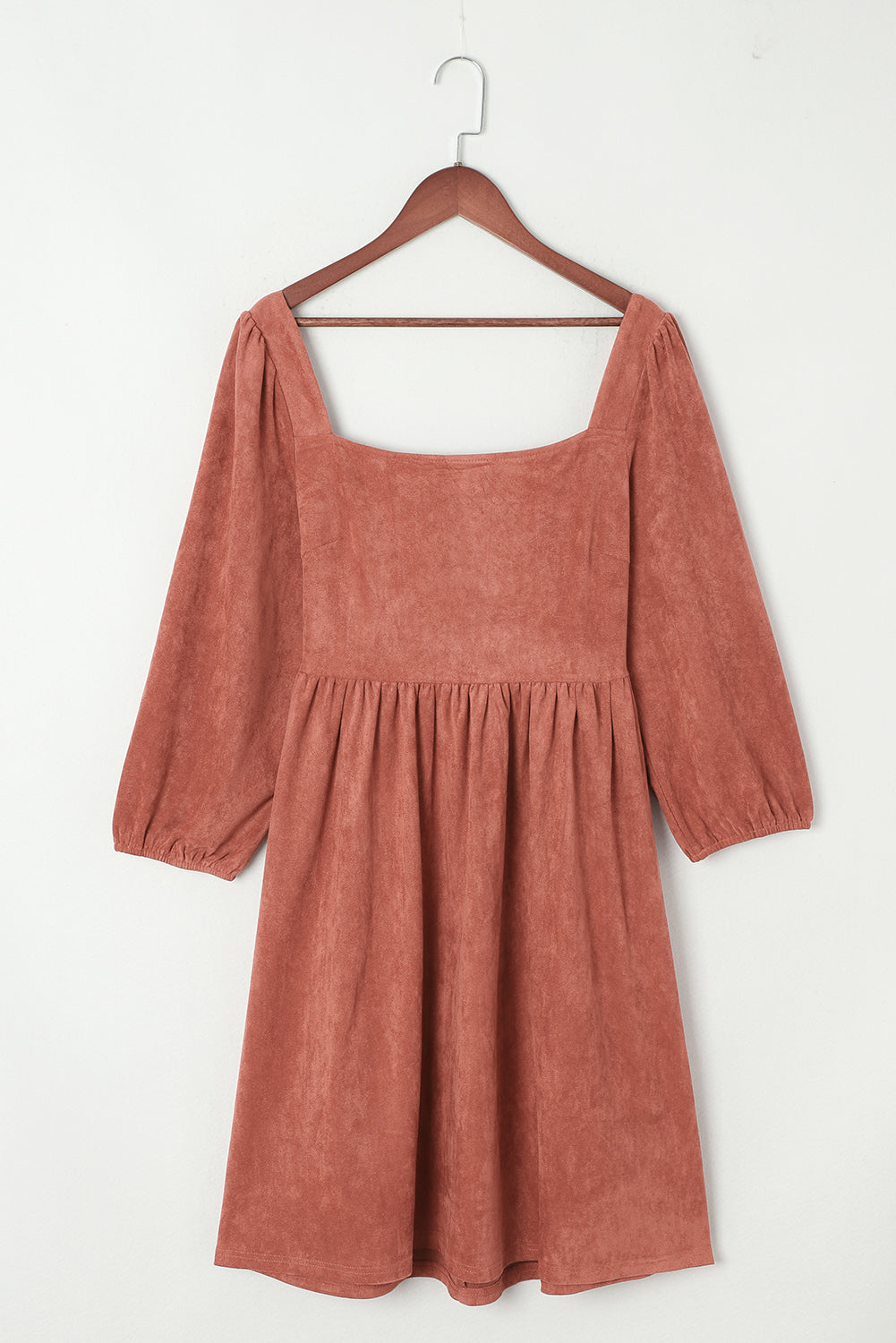 Robe à manches bouffées à cou de cou brune en daim marron