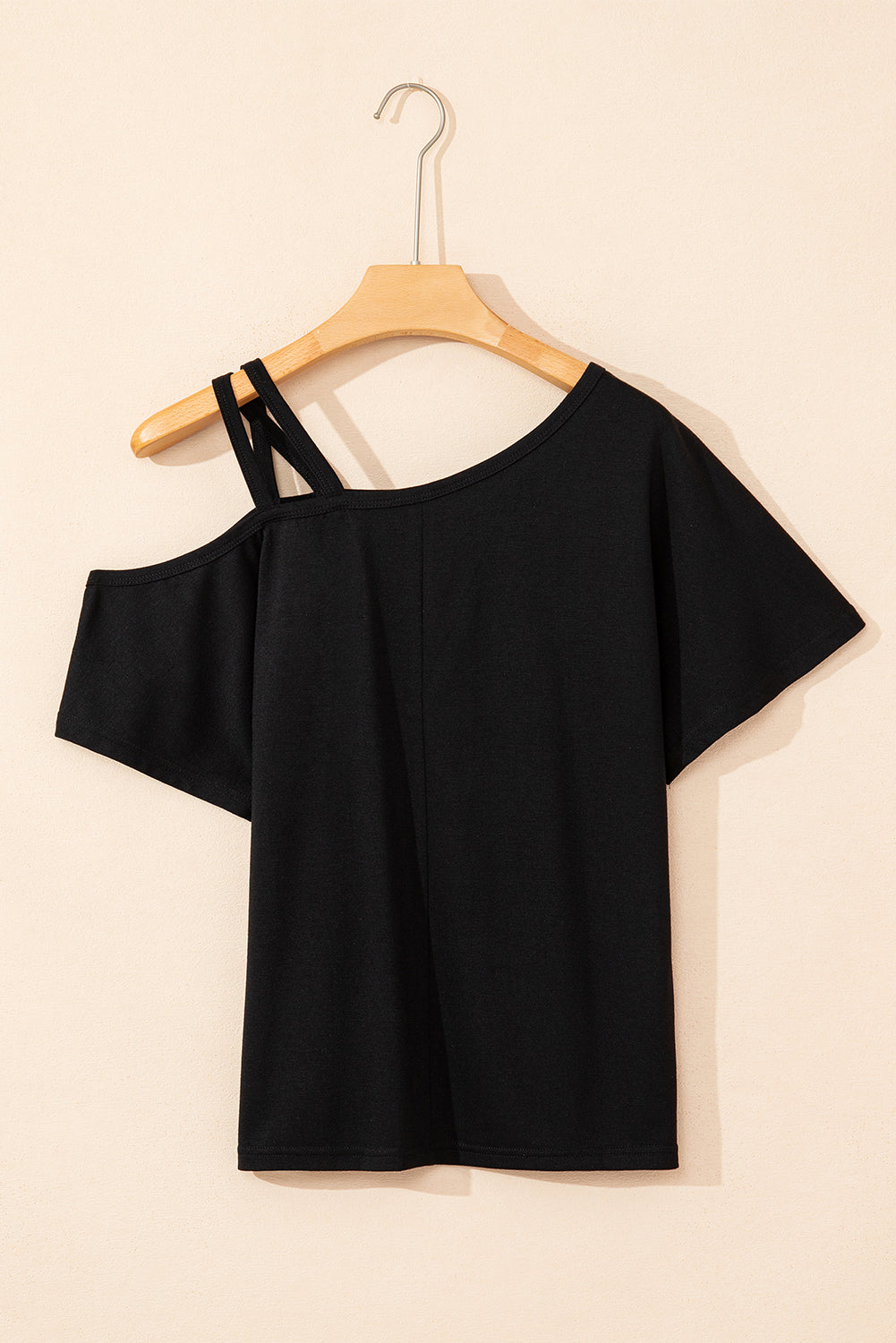 T-shirt noir asymétrique croisé à une épaule