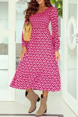 Long -waved gathered dress with geometric print and v -collar