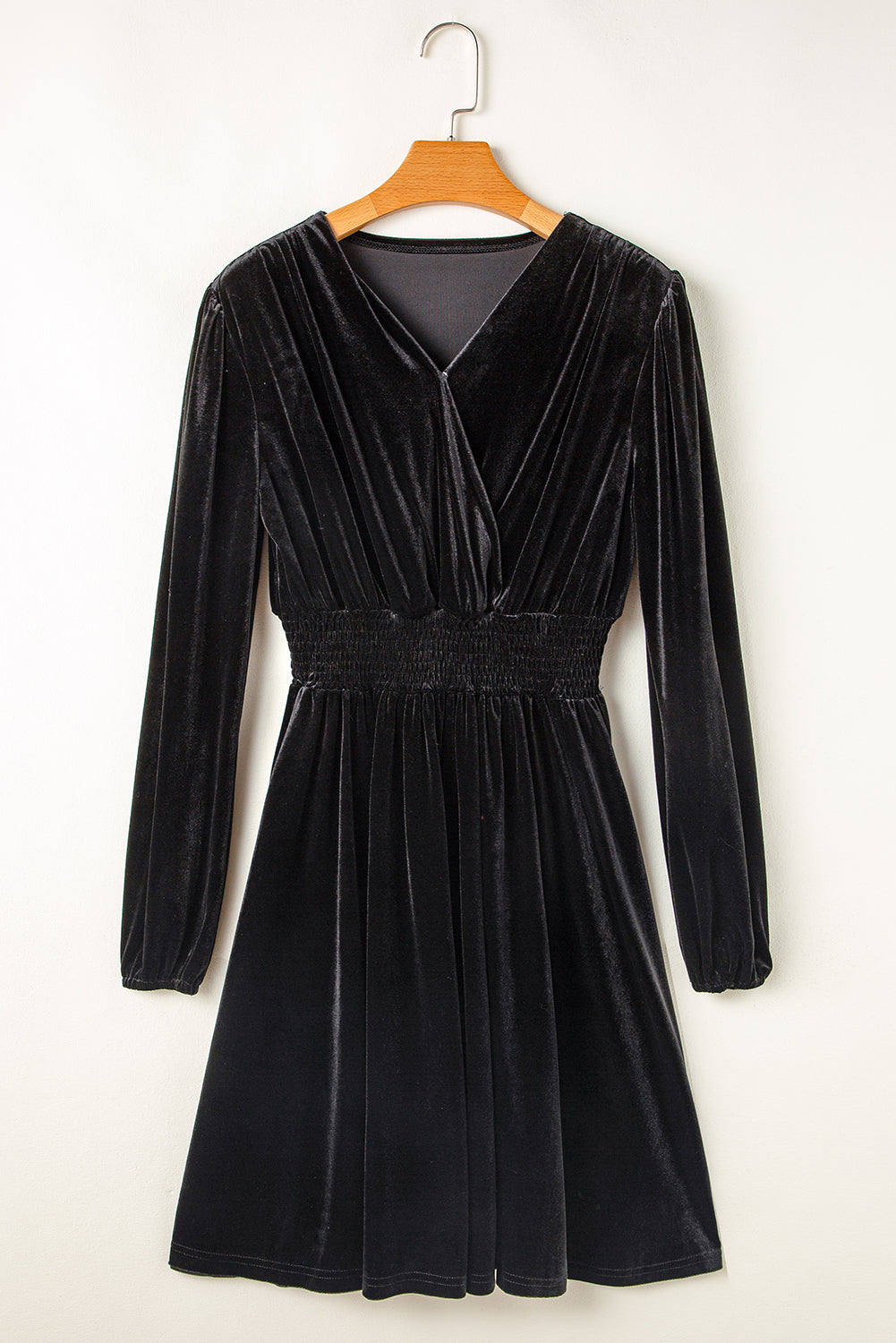Mini-robe taille haute surplis en velours noir *