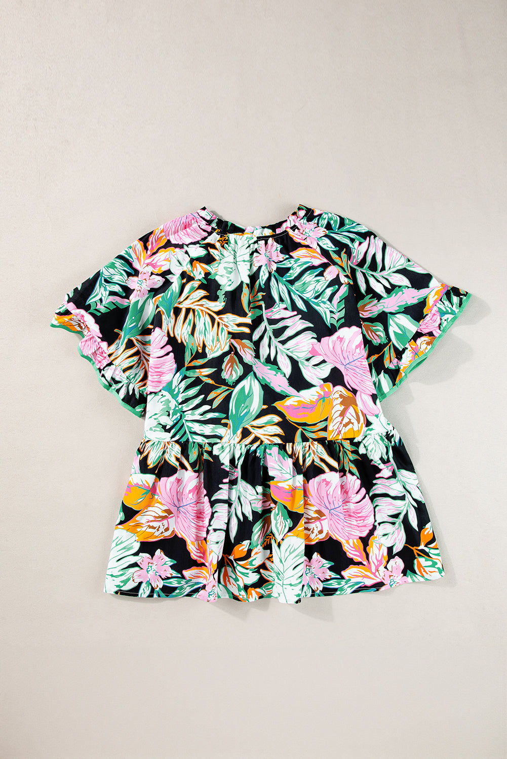 Black Plus Tropical estampado de manga con volantes fluidas