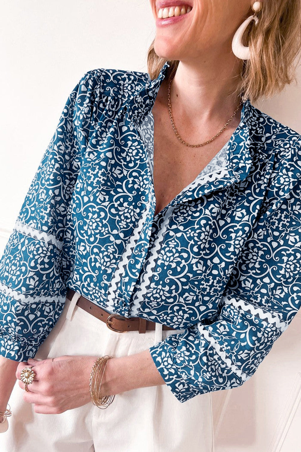 Chemise ample bleue à boutons en patchwork fleuri Ric-rac-A WOMAN WE LOVE