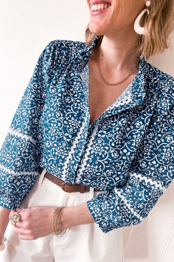 Blue-free shirt with flower patchwork ric-rac