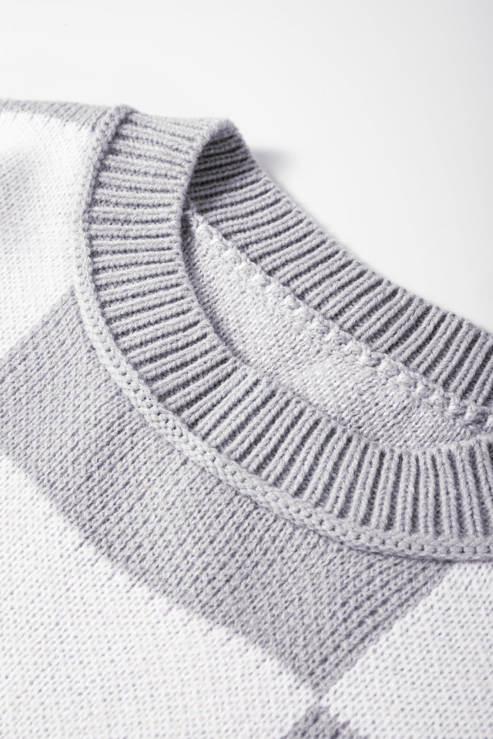 Gray sweater checkered and bishop sleeves
