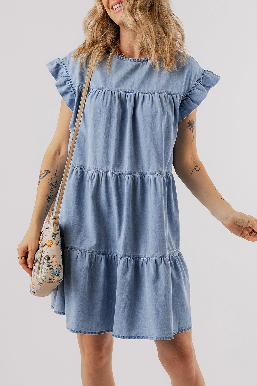 Robe en jean trapèze à volants et manches courtes Beau Blue