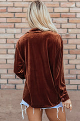 Chemise en velours avec poche poitrine marron-A WOMAN WE LOVE