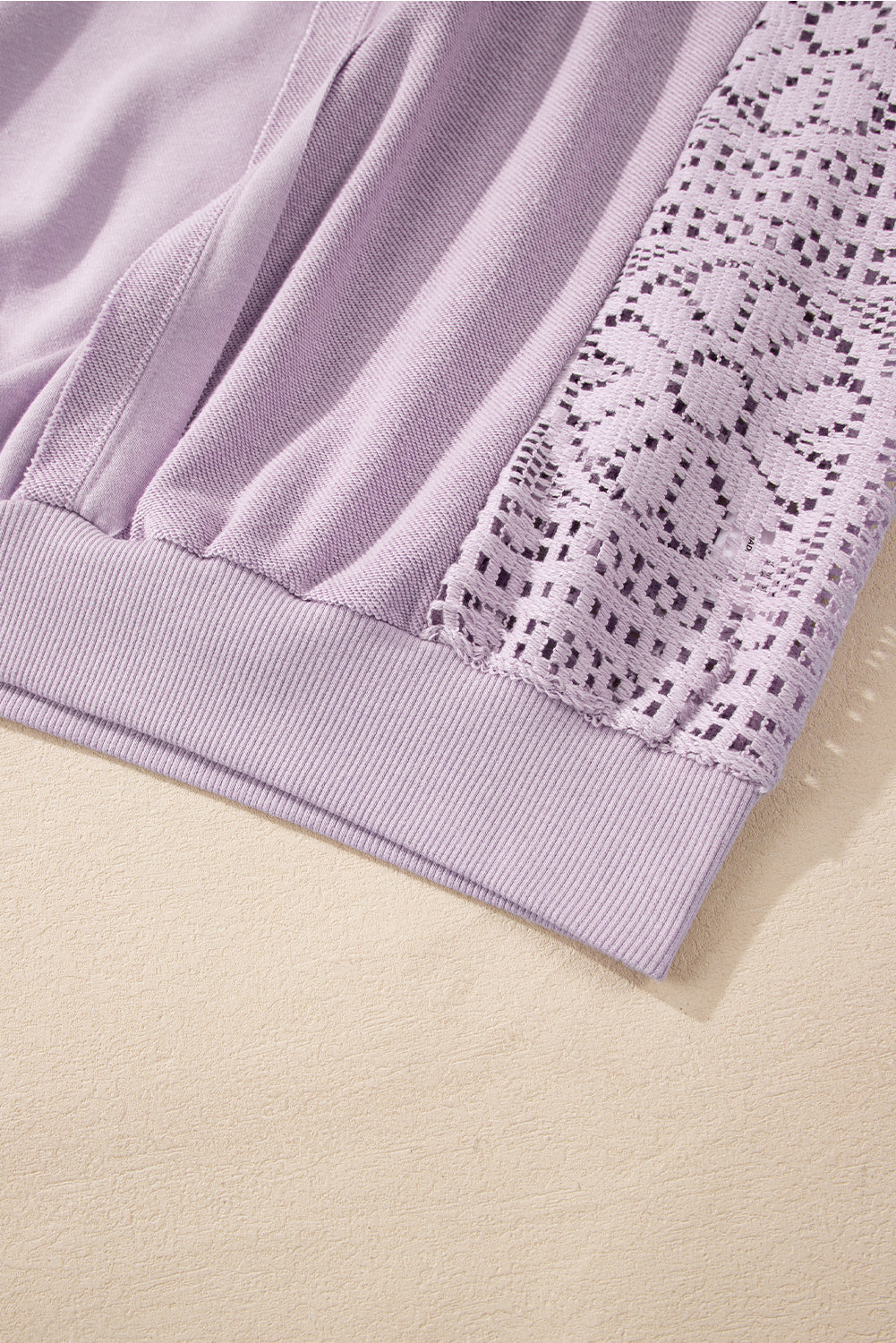 Sweat-shirt en tricot à pétales d'orchidées, coutures exposées au crochet, bordure côtelée