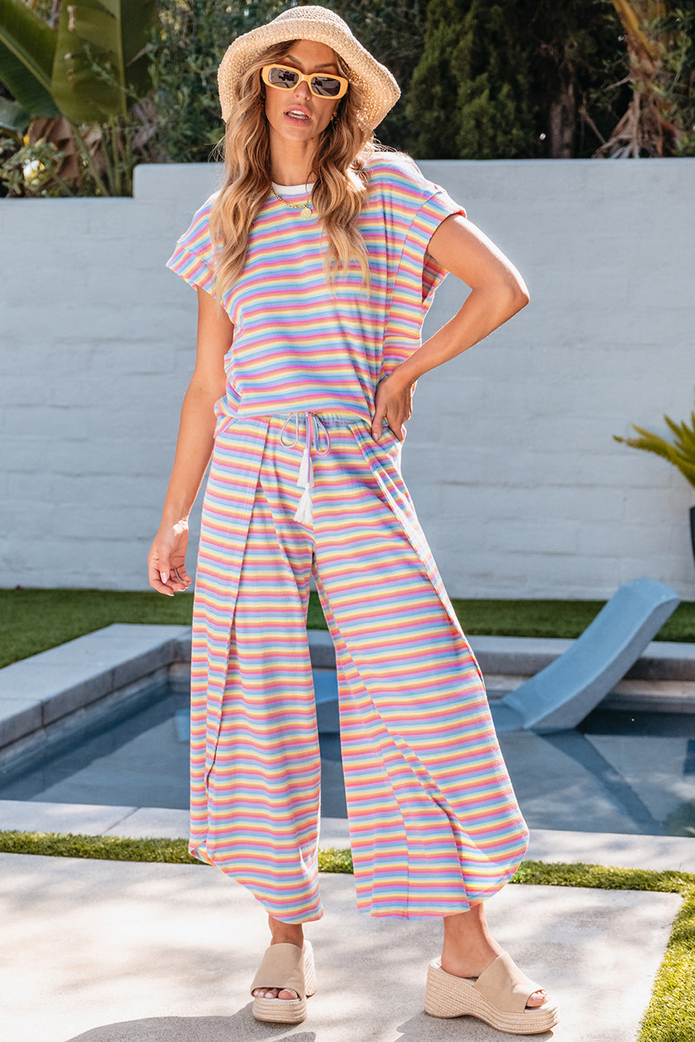 Stripe rayo arcoiris tee camada con borde de pantalones de pierna ancha set