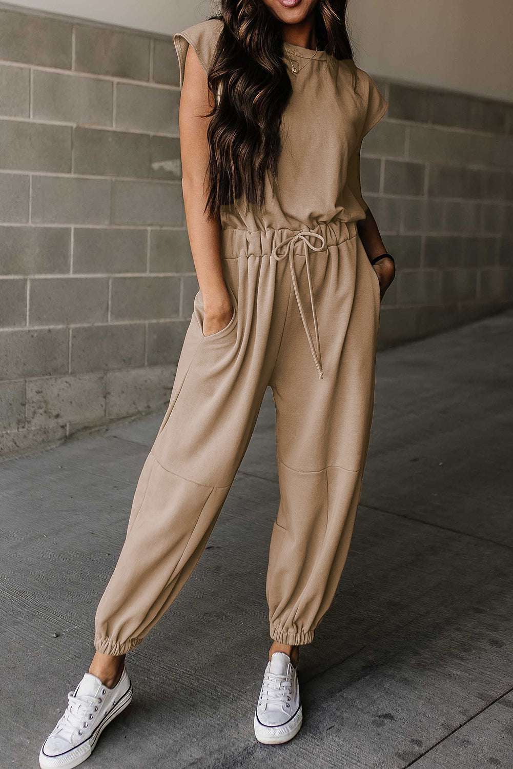 Leichter französischer Beige Cap Sleeve Offener Rückenschnur Jogger Jumpsuit