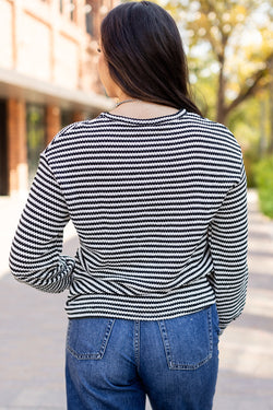 Black striped top and round neck *