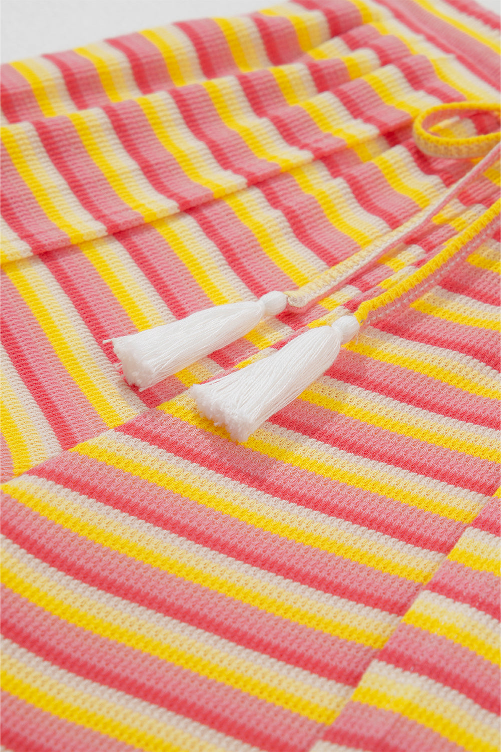 Stripe amarillo Rainbow Tee Tasseled String de pierna ancha Pantalones Set