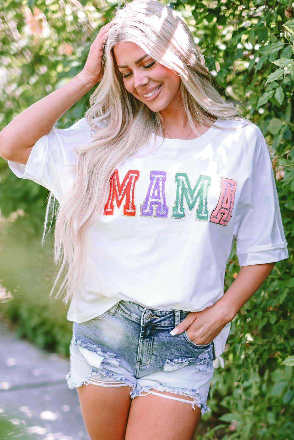 T-shirt blanc à col rond et patchs en chenille MAMA