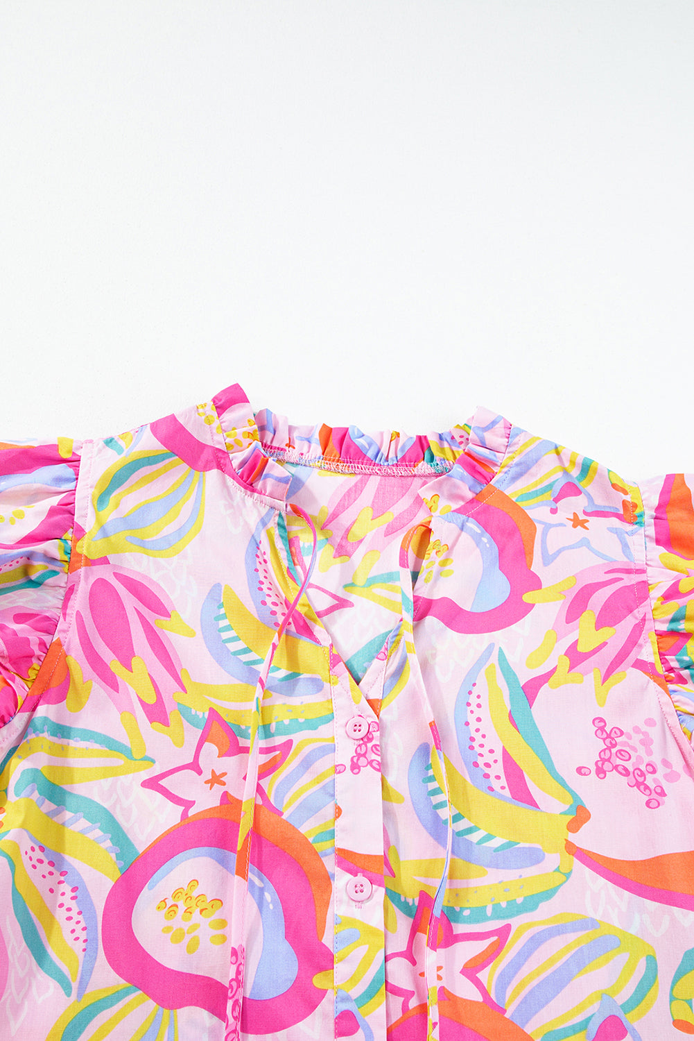 Robe boutonnée à manches flottantes et à volants floraux abstraits rose
