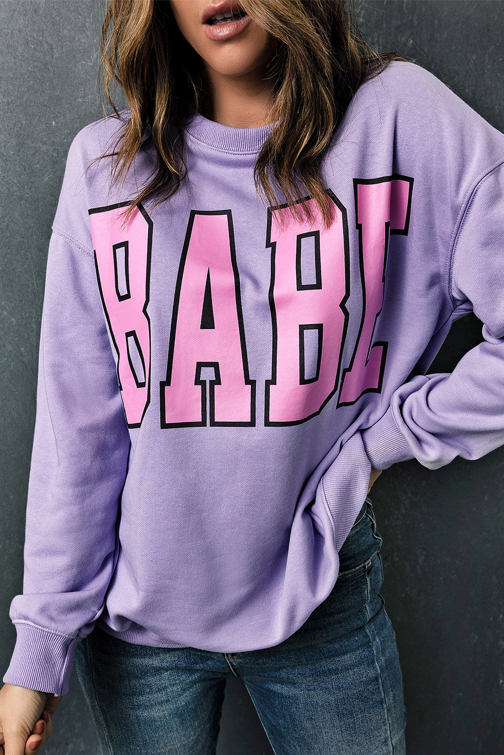 Graues Babe Buchstabe Grafikpullover Sweatshirt