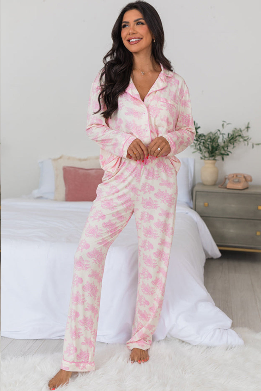 Ensemble pyjama rose à manches longues et pantalon à fleurs-A WOMAN WE LOVE