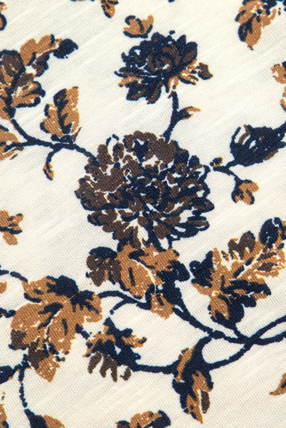 Blusa blanca con volantes y flores con cordones *
